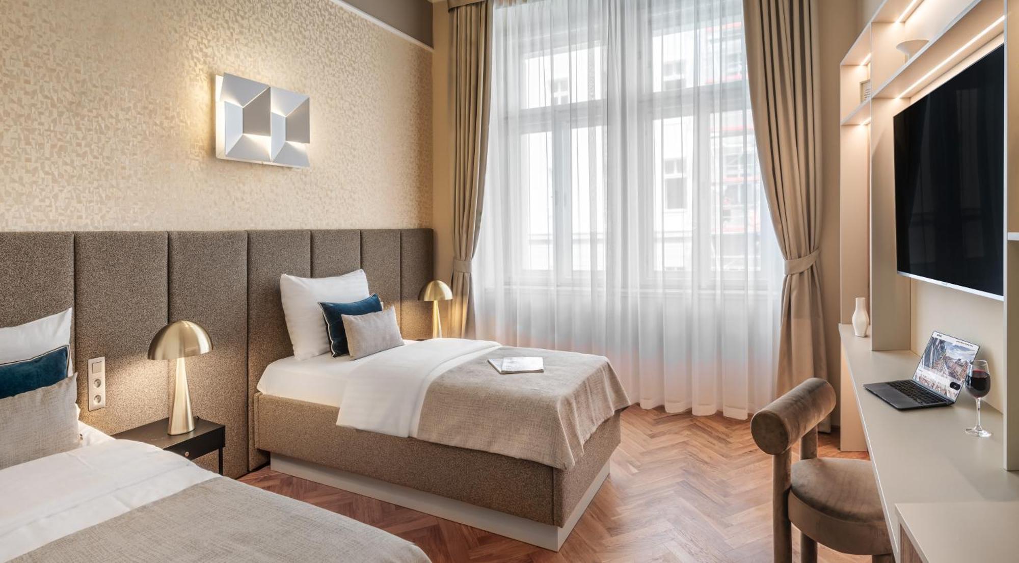 Hotel Maestro By Adrez Praha Bagian luar foto